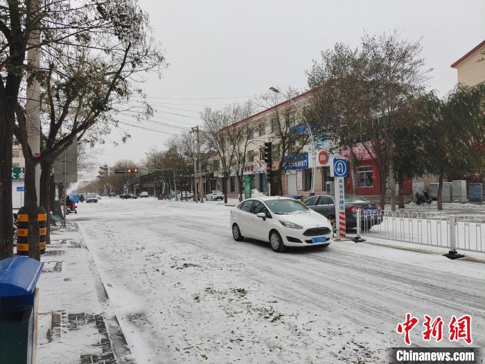 图为内蒙古各地降雪后的情形。　内蒙古气象局供图