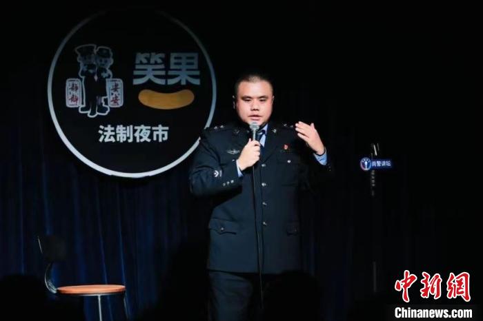 反诈民警化身“段子手”妙语如珠。　上海静安警方供图