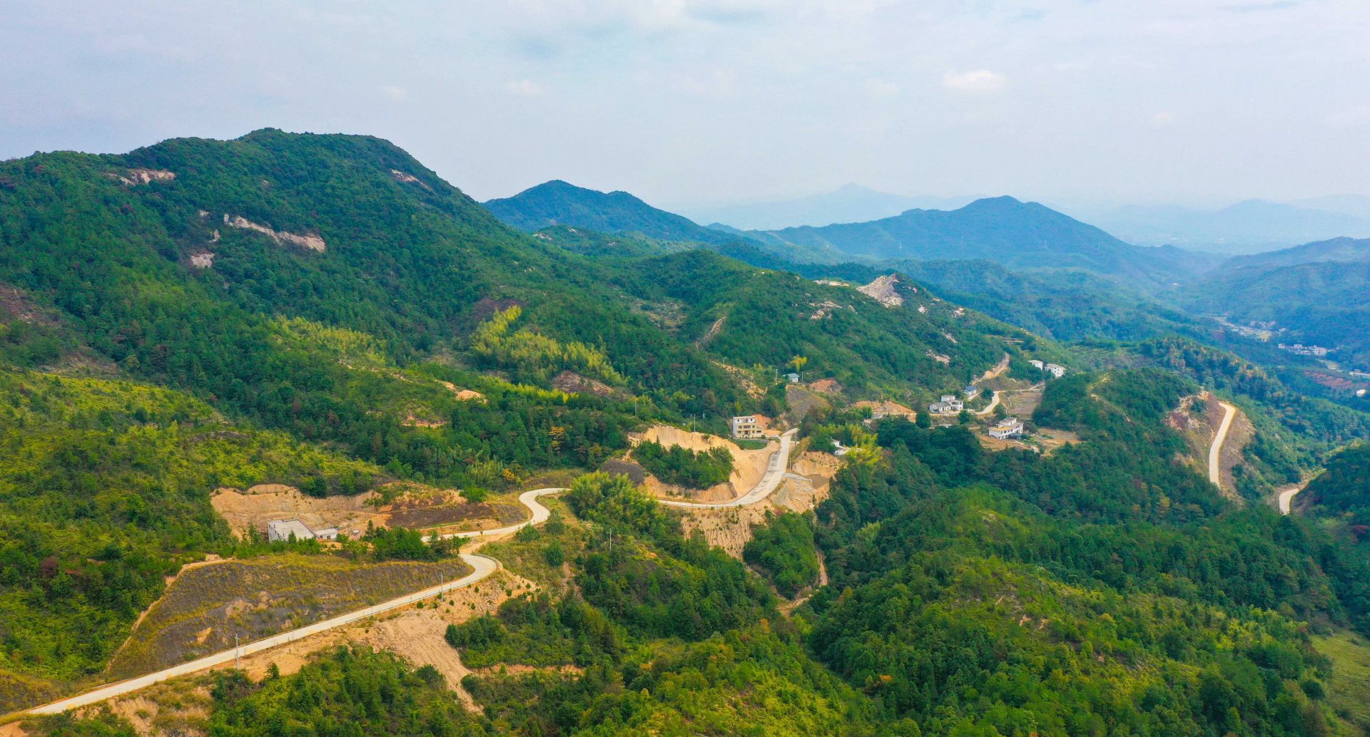 江西赣州章贡区乡村振兴路群众幸福路