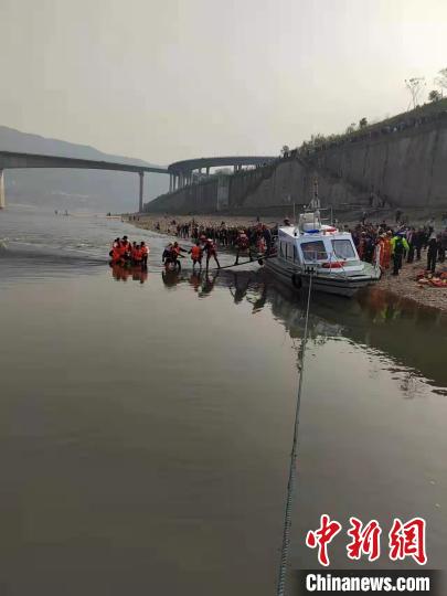 图为救援现场。　重庆市交通运输综合行政执法总队港航海事支队二大队供图