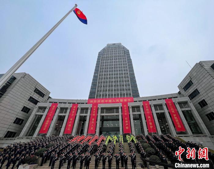 上海全市公安民警在岗位上迎来2022年“中国人民警察节”。　上海警方供图