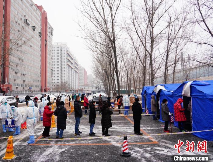 1月23日，北京市丰台区开展全区核酸检测。　丰台区供图