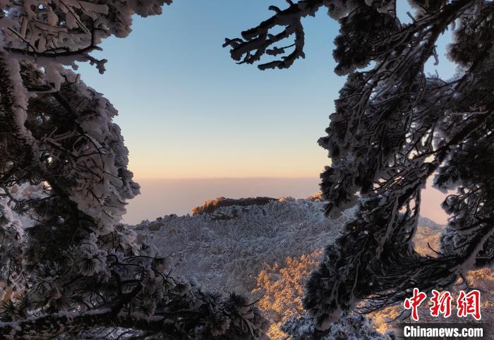 黄山冬雪风光 叶永青 摄