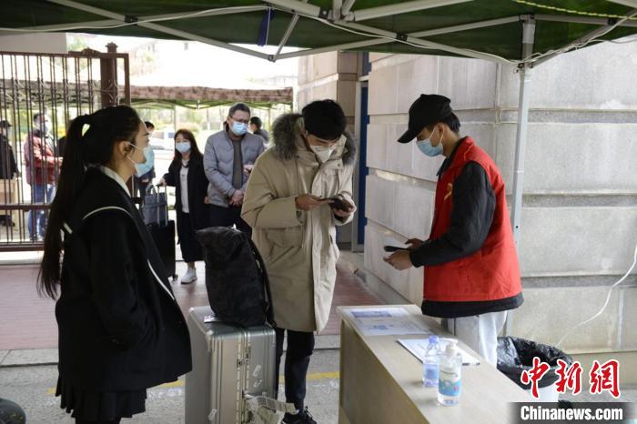 华侨大学设有学生返校专属通道。　华侨大学供图