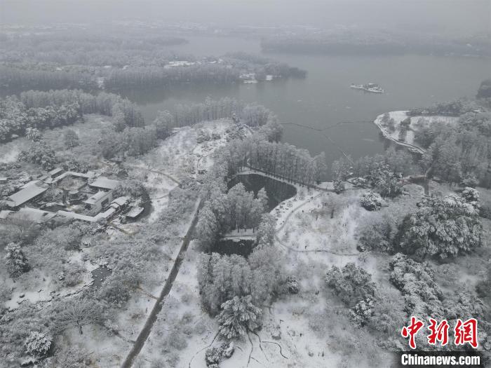 武汉雪景航拍 邹浩 摄