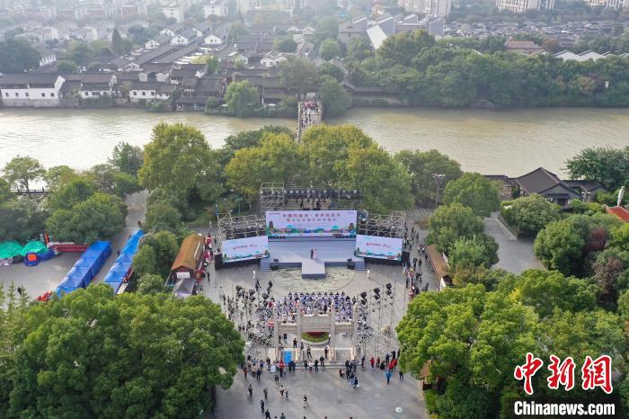 2021中国大运河文化带京杭对话系列活动在杭州大运河畔举办。　王刚 摄