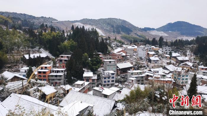 20日，福建省寿宁县浩溪村迎来降雪。　叶丽冰 摄