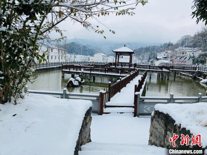 安徽省六安市金寨县美丽雪景。　方宏 摄