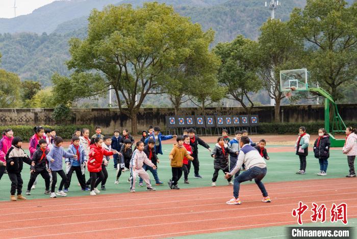 舞狮少年正在练习 冯珂供图