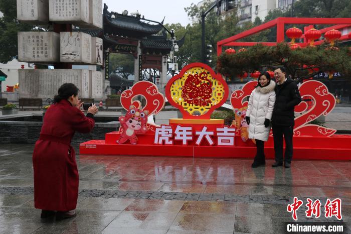 新春合影 项菁 摄