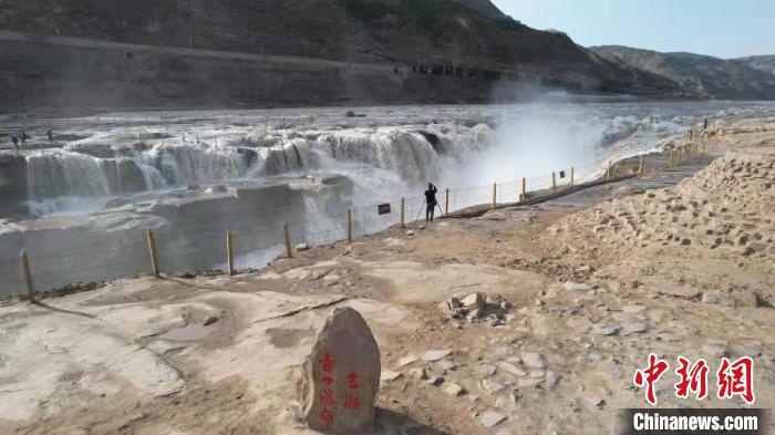 黄河壶口瀑布美景。　张辉 摄