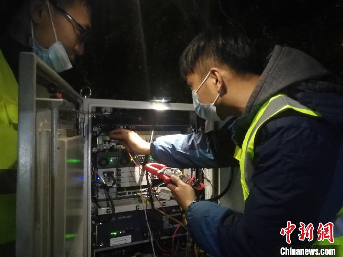 中国移动在核心区开通5G应急机柜基站。