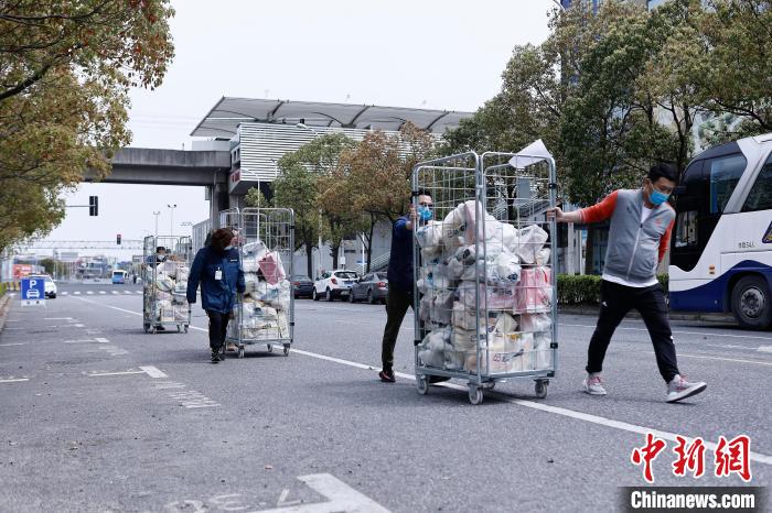 盒马团购采取“套餐购买，次日送达”模式 殷立勤 摄