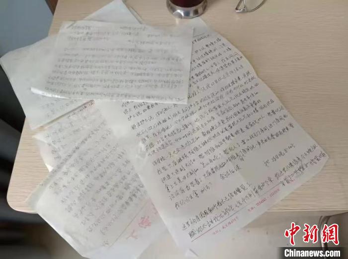 张老伯与孙阿婆的“情书”积少成多 受访者供图