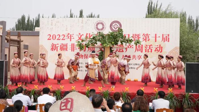 墨玉县文工团表演《桑皮留丹青》舞蹈