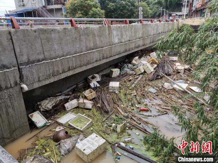 6月19日，建瓯东游桥涵洞淹没。　苏盛花 摄