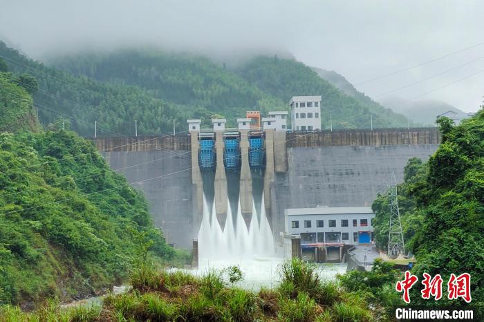 6月4日，斧子口水库排洪。　林宇 摄