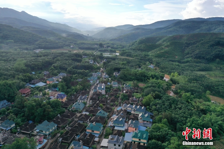 图为7月1日，航拍西双版纳曼掌村。（无人机照片） 中新社记者 刘冉阳 摄