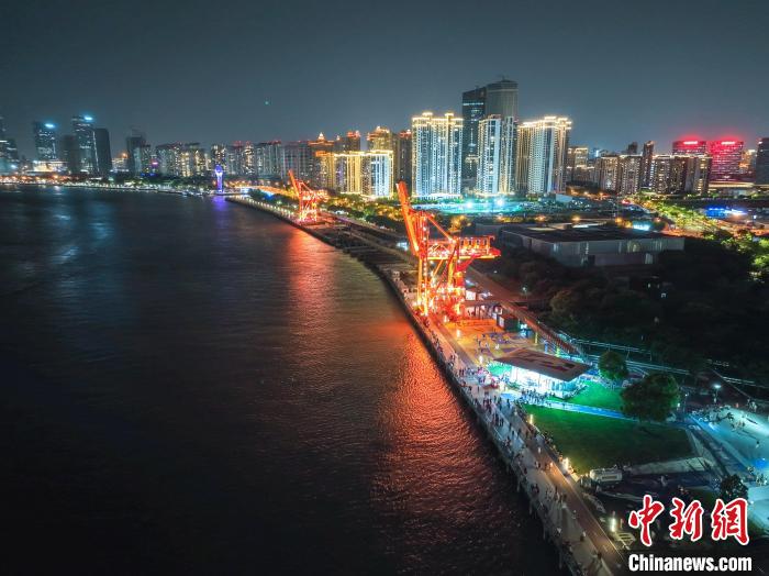 图为徐汇滨江夜景。　上海徐汇警方供图