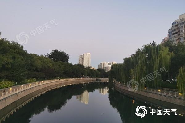 今天5时左右，北京凉意十足。图：木兰星