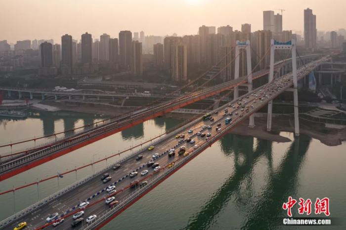 图为重庆的桥。邓九明 摄