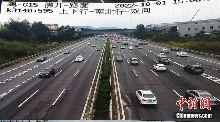 佛开高速10月1日15时的车流量。广东省交通集团供图