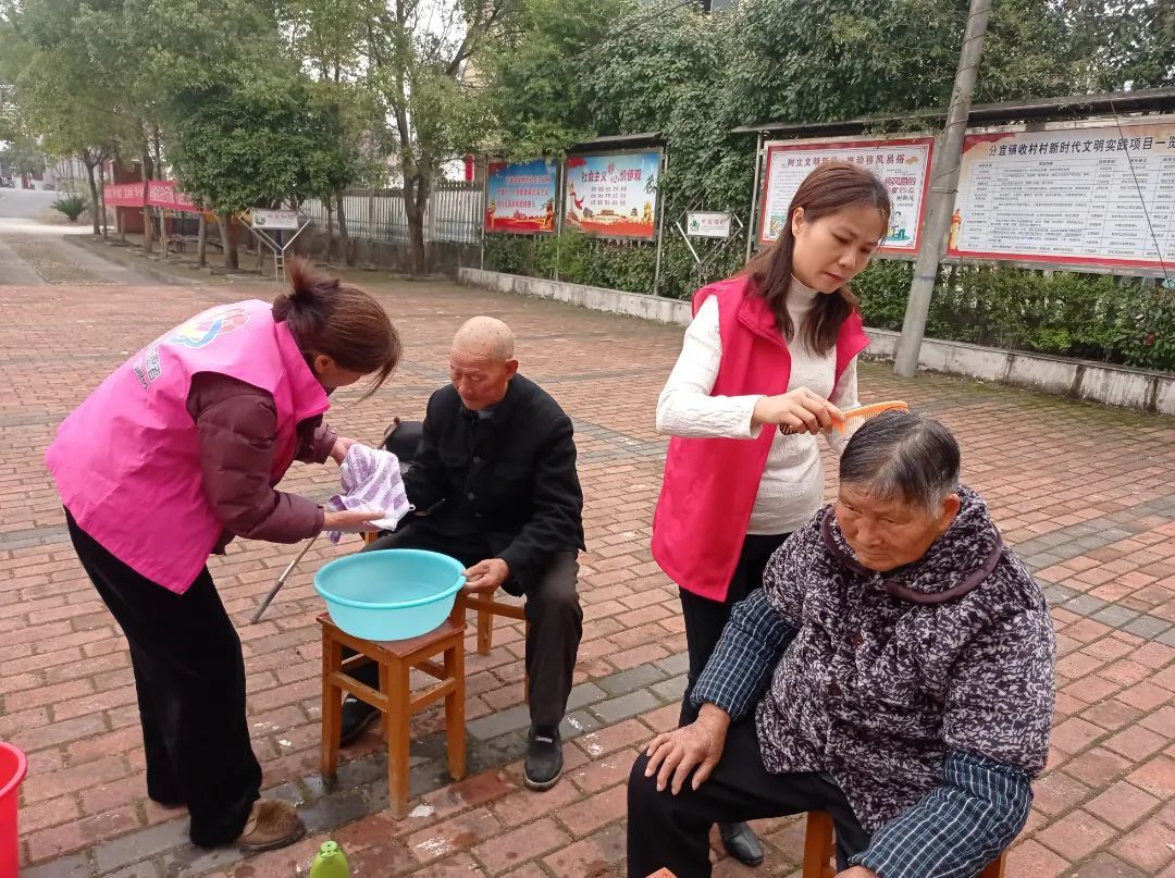 新时代文明实践｜雷锋精神薪火传，志愿服务你我他