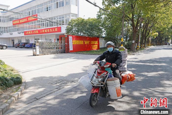 市民生活陆续搬离上海市浦东新区北蔡镇中界村。　殷立勤 摄