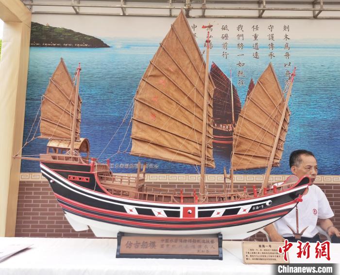 中国水密隔舱福船制造技艺展示。　林榕生 摄