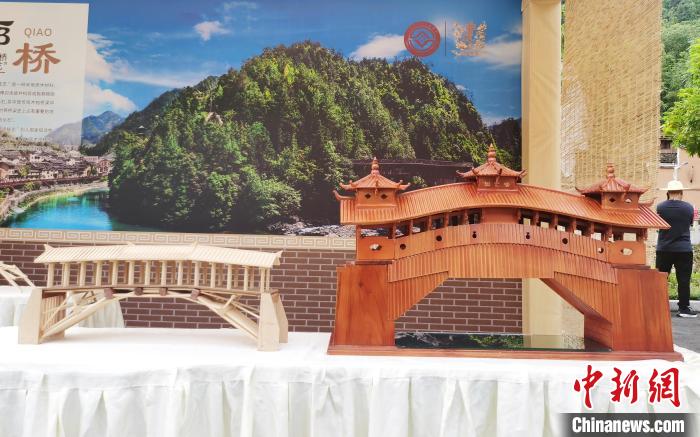 中国木拱桥传统营造技艺展示。　林榕生 摄