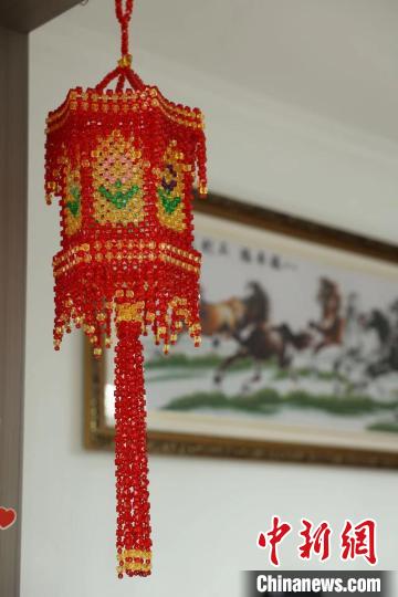图为李红燕制作的红灯笼。 李晨 摄 图为李红燕制作的红灯笼。 李晨 摄