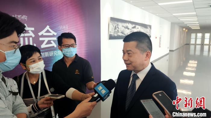 厦门弘爱医院院长应敏刚接受媒体采访。 杨伏山 摄 厦门弘爱医院院长应敏刚接受媒体采访。 杨伏山 摄