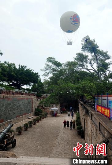 海防科技文化嘉年华活动在屹立百年的海防遗址胡里山炮台举办。 杨伏山 摄 海防科技文化嘉年华活动在屹立百年的海防遗址胡里山炮台举办。 杨伏山 摄
