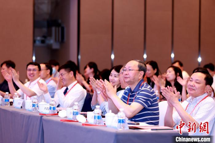 研讨会上,业内知名神经病学专家济济一堂。 厦大附属中山医院供图 研讨会上,业内知名神经病学专家济济一堂。 厦大附属中山医院供图