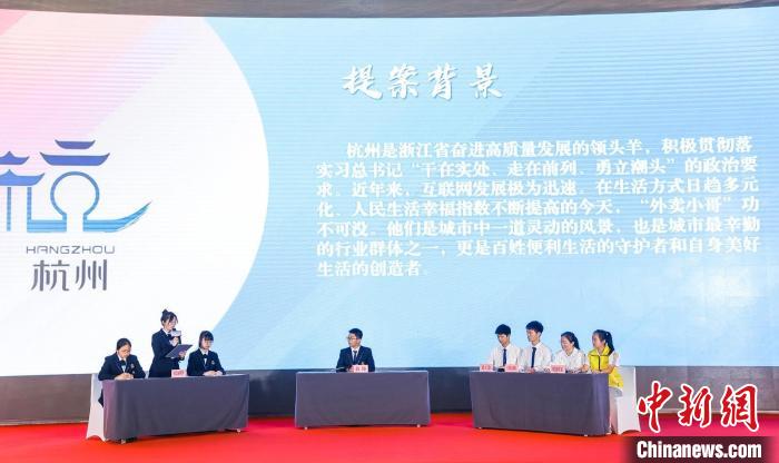 图为:杭州学军中学进行现场演绎。 主办方 摄 图为:杭州学军中学进行现场演绎。 主办方 摄