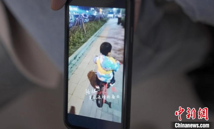 男孩捐献出一对眼角膜、一对肾和一对肝脏,把光明与生的希望作为最珍贵的礼物赠予6名患者。 淮安新闻网供图 男孩捐献出一对眼角膜、一对肾和一对肝脏,把光明与生的希望作为最珍贵的礼物赠予6名患者。 淮安新闻网供图