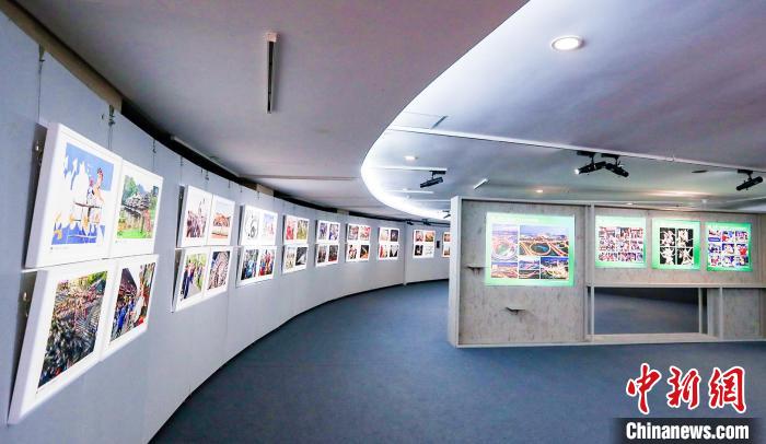 图为展览展出的摄影作品 主办方供图 图为展览展出的摄影作品 主办方供图