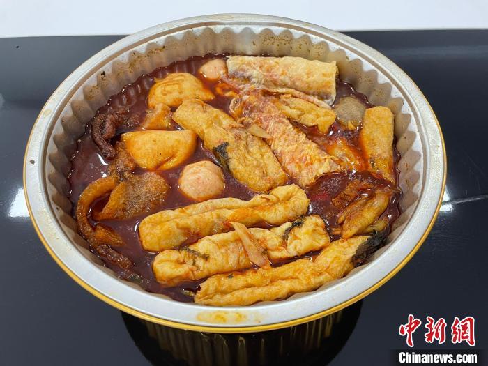 预制菜鸭脚煲。 林馨 摄 预制菜鸭脚煲。 林馨 摄
