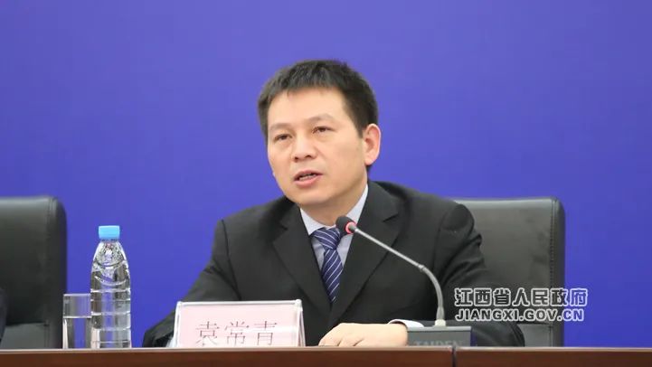 万载县人民政府副县长袁常青(文颖 摄)袁常青:万载县委,县政府始终