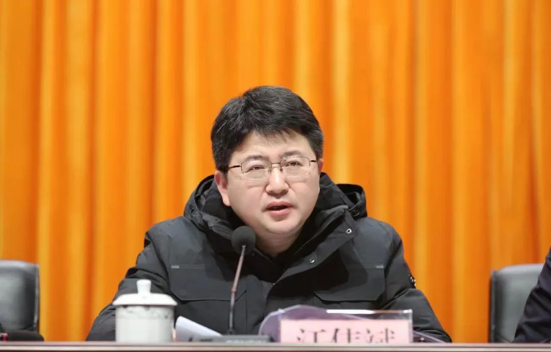 区委书记江伟斌出席会议并讲话,区委副书记,区长胡勇主持会议,李云平