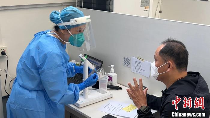 上海启动吸入用新冠疫苗接种。　康玉湛 摄