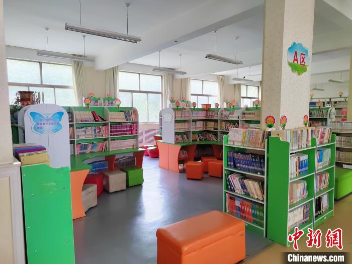 图为小学校内图书馆。 临沭融媒 供图 图为小学校内图书馆。 临沭融媒 供图