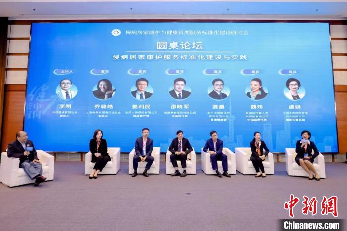 与会嘉宾共同探讨脑卒中院外居家康护服务的必要性、重要性与急迫性。 抚理健康供图 与会嘉宾共同探讨脑卒中院外居家康护服务的必要性、重要性与急迫性。 抚理健康供图