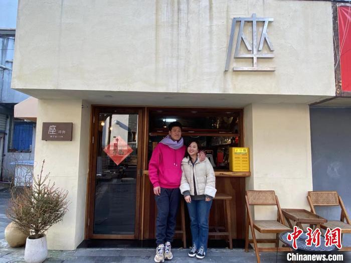 周玹益和郭琳琳。 林波 摄 周玹益和郭琳琳。 林波 摄