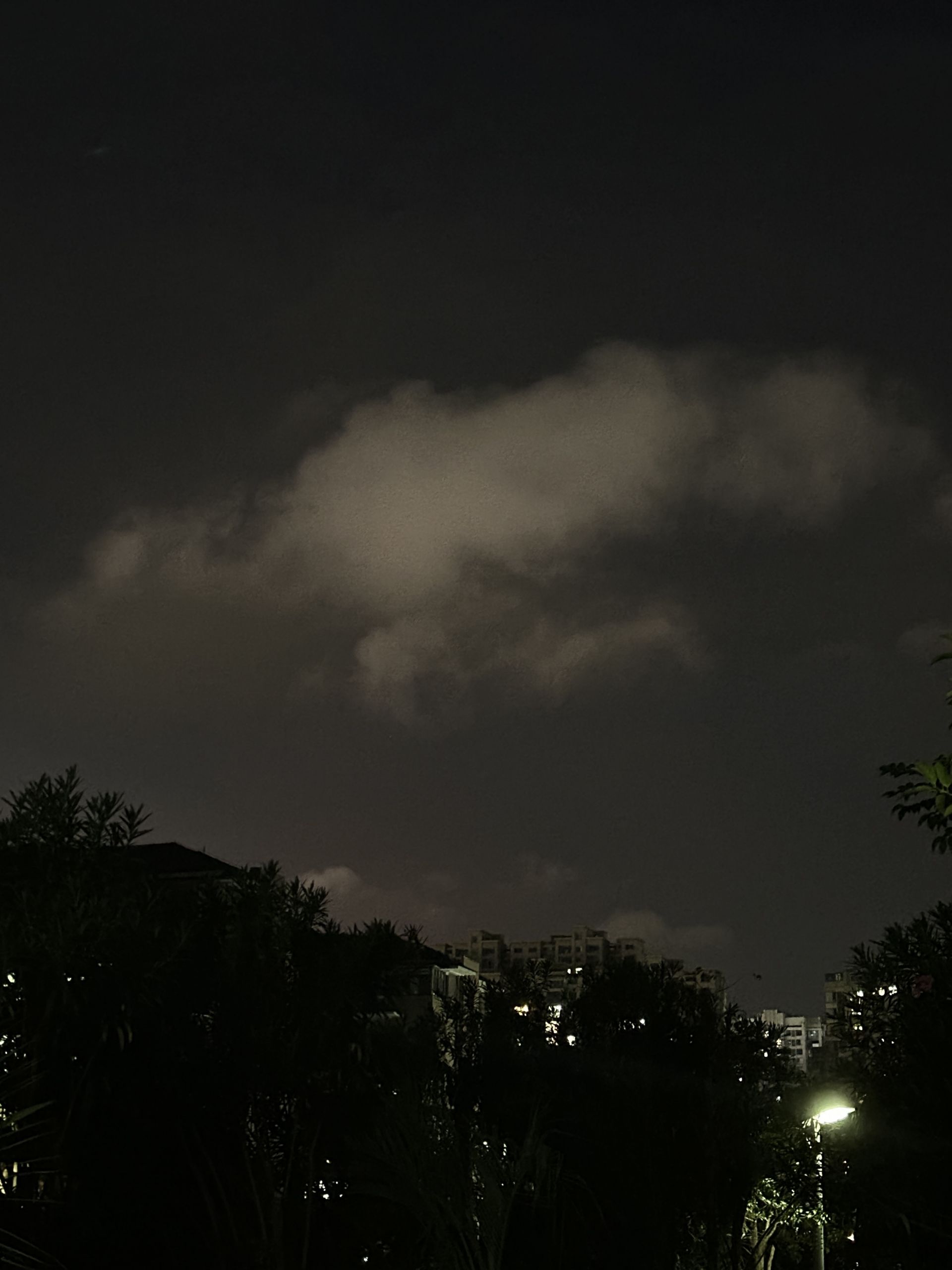 夜晚云朵