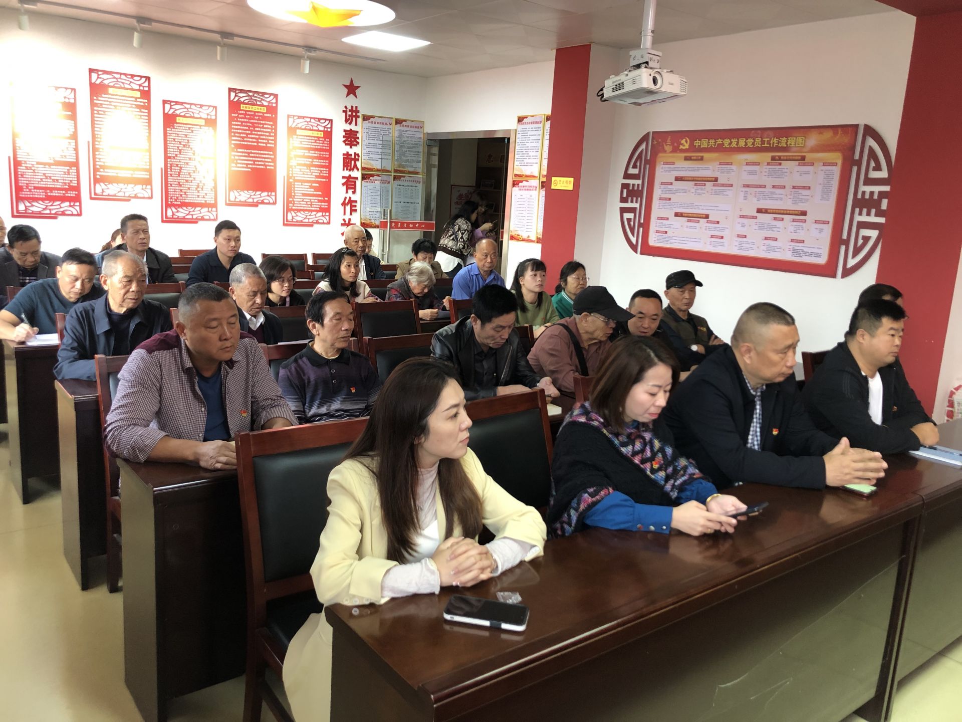 4月18日黄泥塘社区党委召开党纪学习教育工作部署会