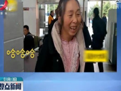 柳州·春运暖镜头：大妈背200斤水果回家过年 分给亲人