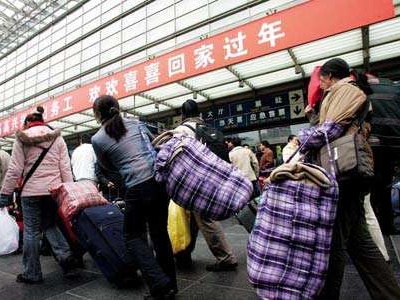 回家的礼物：一份礼物 带回了一年的思念