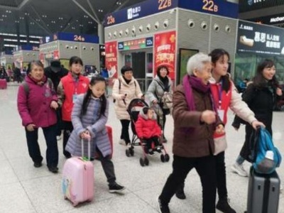 昌北机场热心志愿者服务春运 温暖旅客回家路
