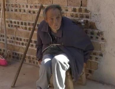 赣州曝光一批不孝子！有人竟然让老人住牛栏
